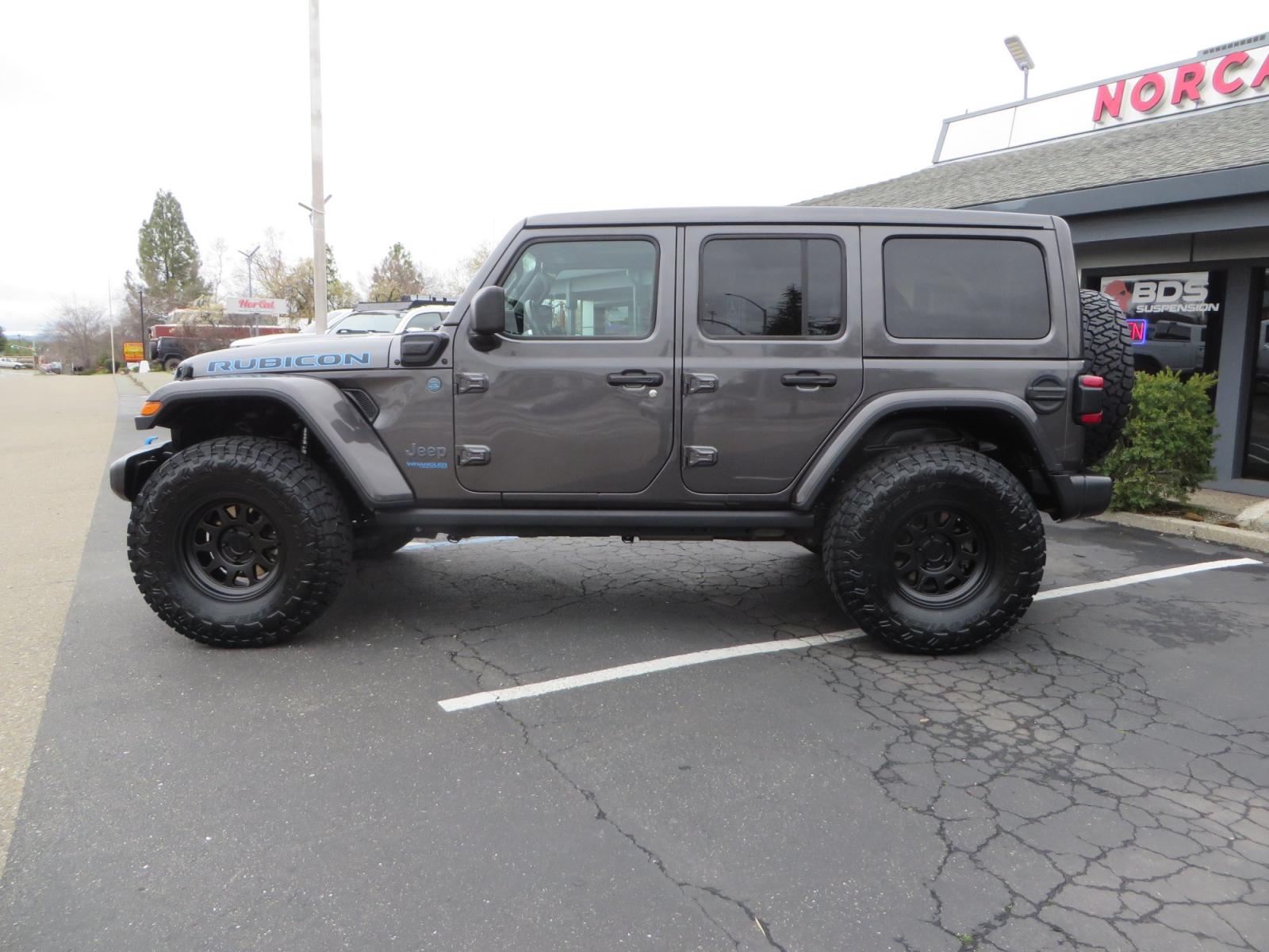 2021 CHARCOAL /BLACK Jeep Wrangler Unlimited Rubicon 4XE 4d SUV 4wd (1C4JJXR60MW) with an 2.0L L4 DOHC 16V TURBO engine, automatic transmission, located at 2630 Grass Valley Highway, Auburn, CA, 95603, (530) 508-5100, 38.937893, -121.095482 - 4XE Rubicon sitting on a Zone offroad suspension system, Fox shocks, 37" Toyo RT trail tires, 17" Method Race wheels, Teraflex Hd tire carrier, and Flat tow ready. - Photo #7